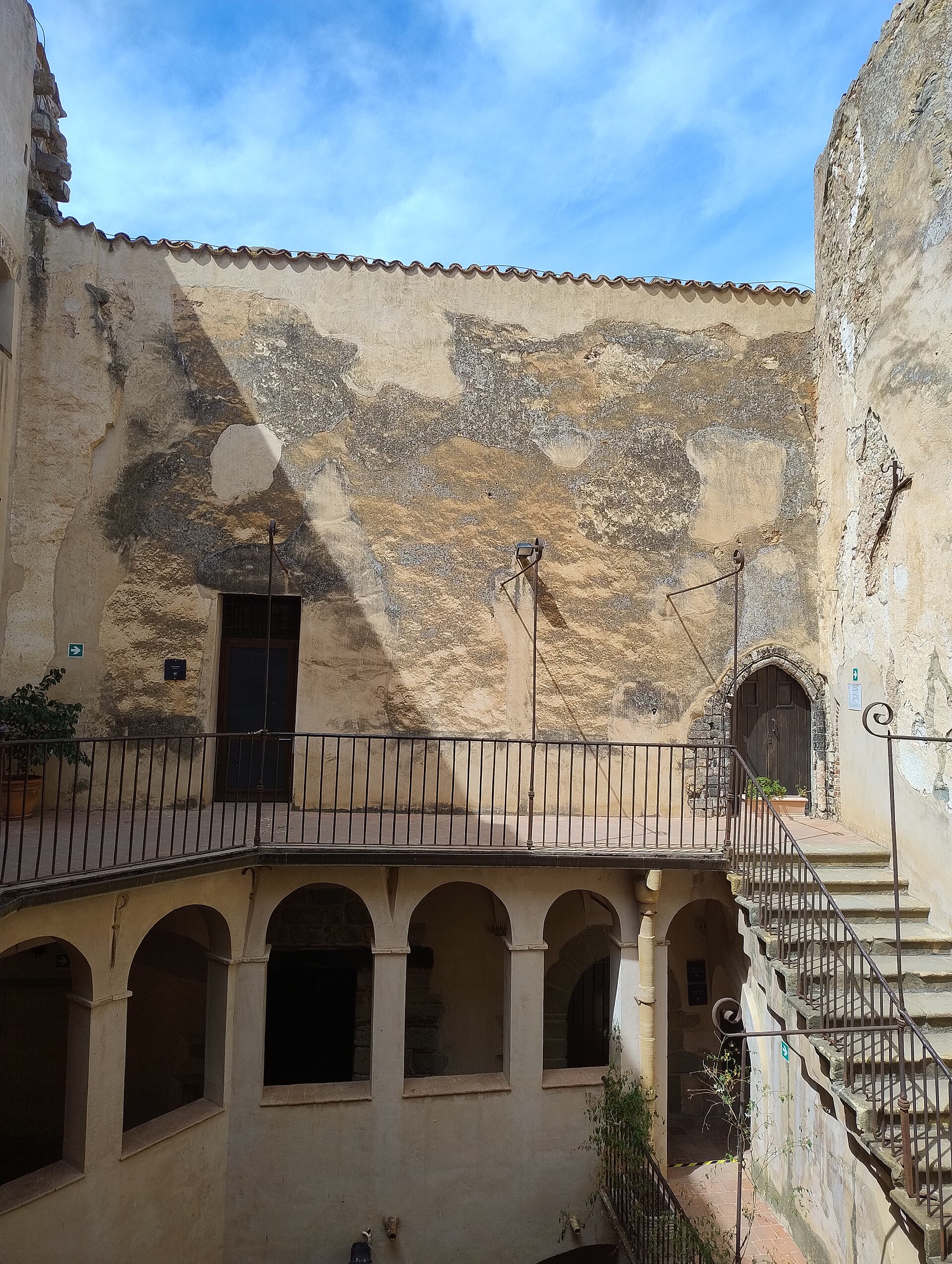 Cour intérieure du Castello dei Ventimiglia