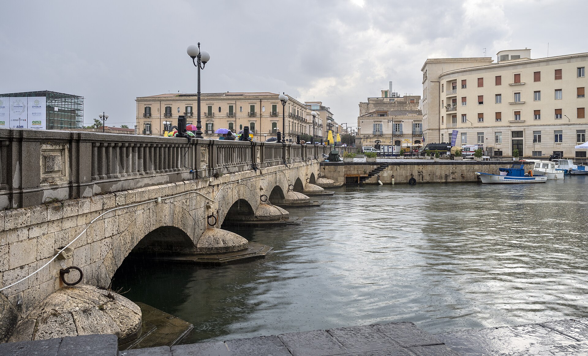 Pont Umbertino reliant Ortigia à la terre ferme
